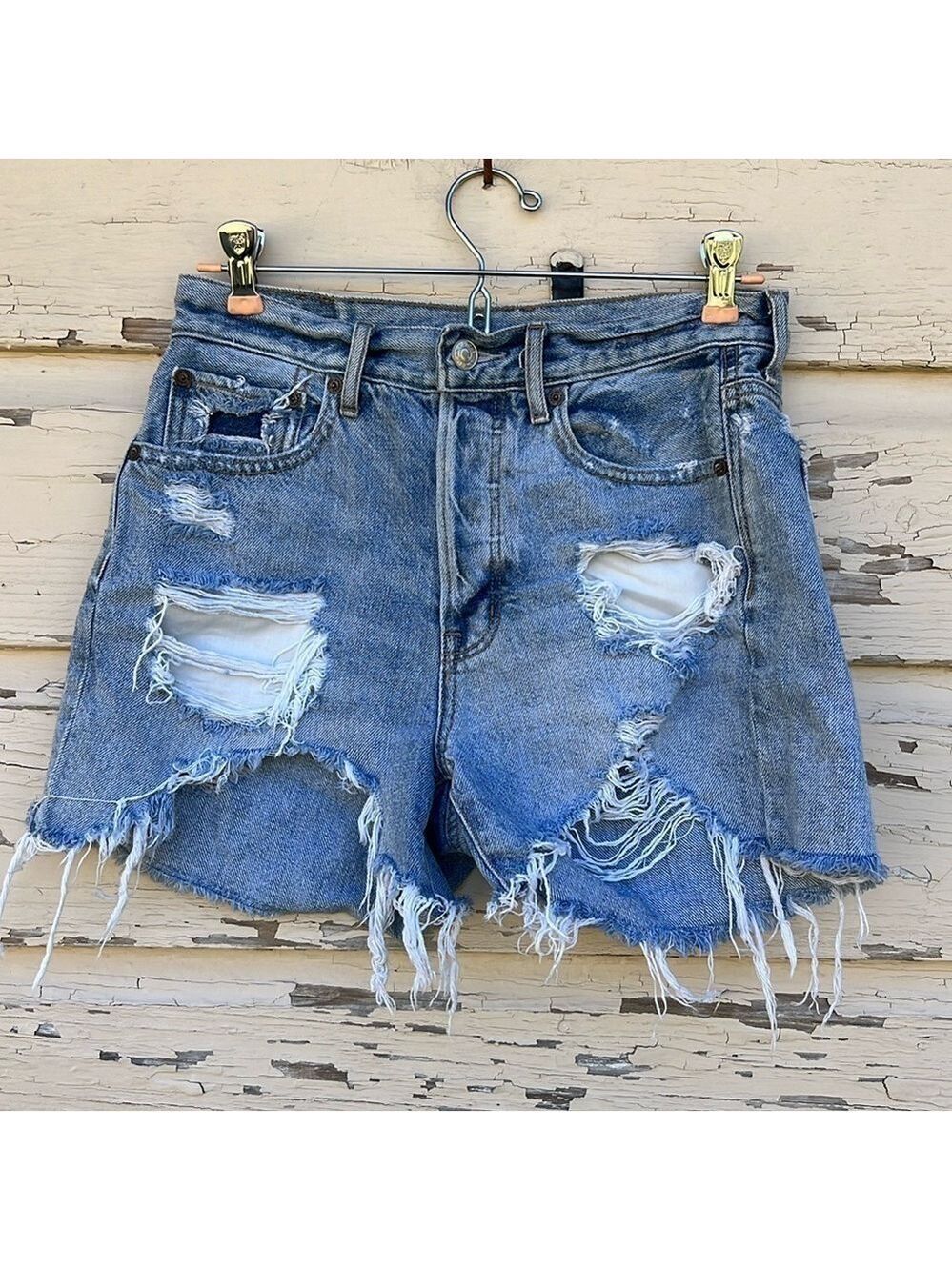 American Eagle 90s Boyfriend Highwaisted Denim Distressed Short Shorts Size 2 H5